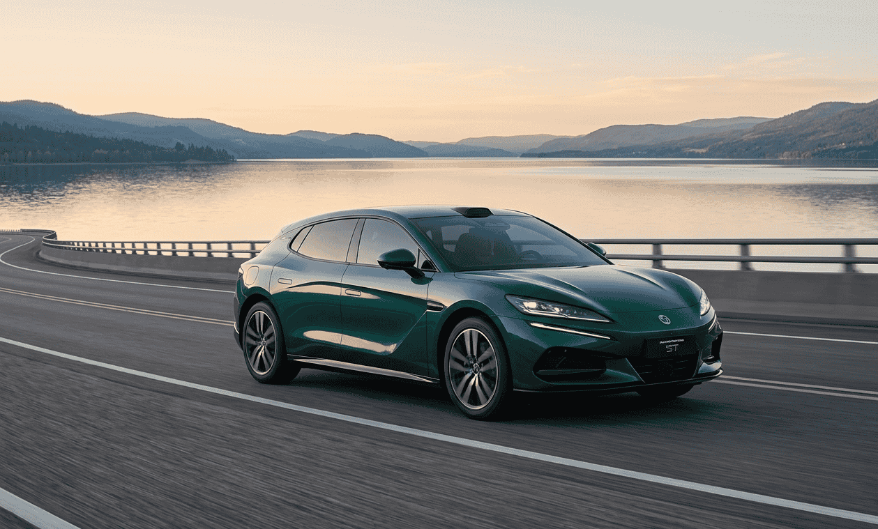 BYD Denza Z9GT shooting brake eléctrico de lujo visto de perfil, mostrando su silueta característica de gran turismo